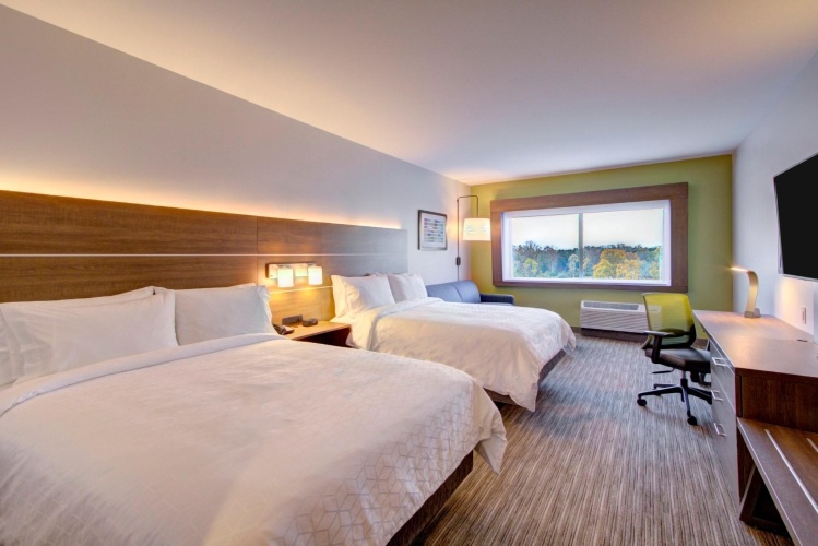 Quadruple Suite with lake view