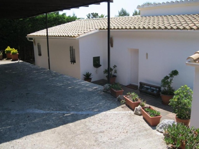 5 Bedrooms Cottage