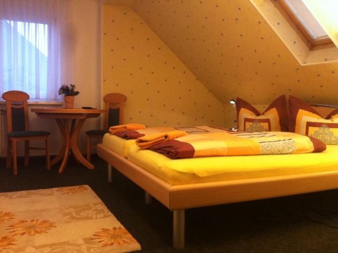 Standard Triple room