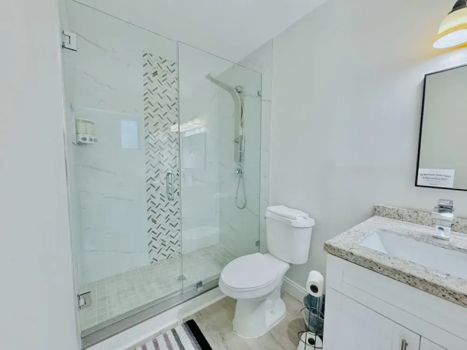 Tropical Villa King Bed Pool Top Location