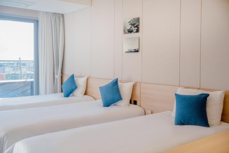 Standard Triple room
