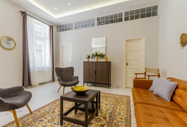 3 Bedrooms Apartment