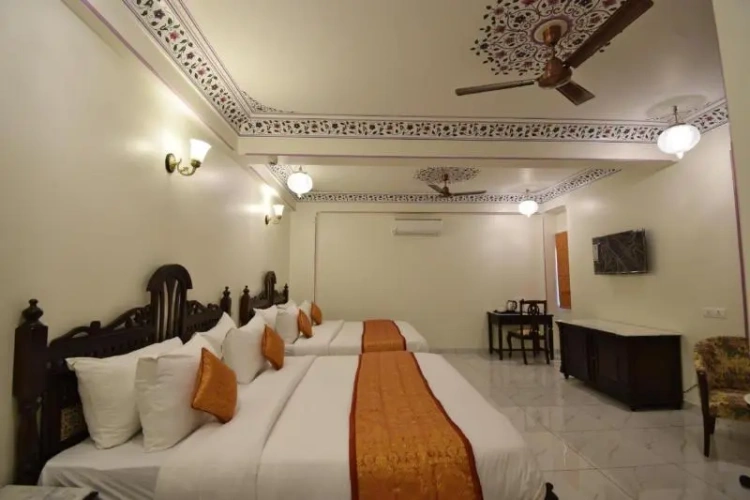 Luxury Triple room