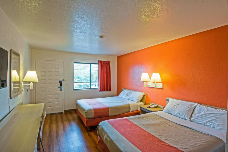 Motel 6 Redding, CA - South