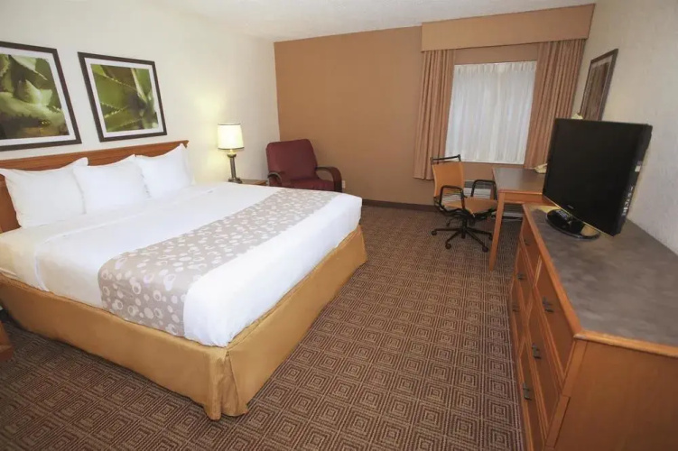 La Quinta Inn Milwaukee Glendale Hampton Avenue