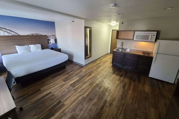 Clarion Pointe Bettendorf - Quad Cities