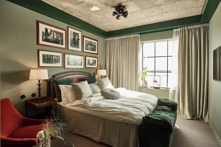 Standard room with lake view
