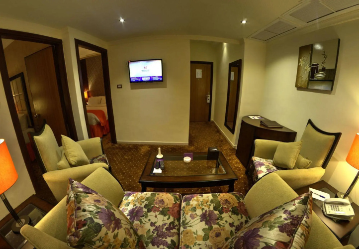 Meneur Hotel