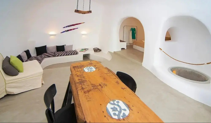 Finikia Oia Suites