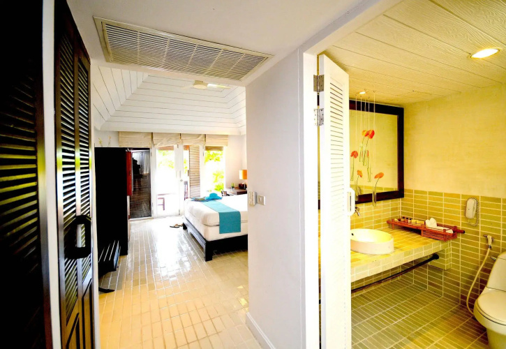Iyara Beach Hotel & Plaza
