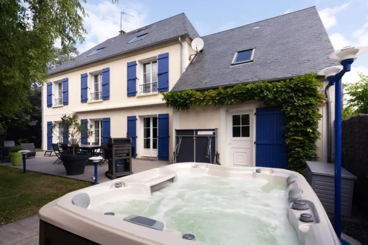 5 Bedrooms Cottage