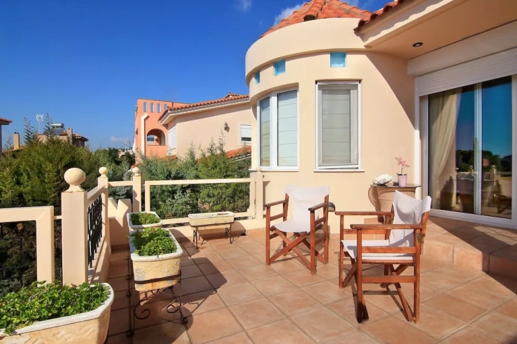 3 Bedrooms Classic Sextuple Villa