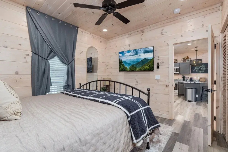 Abide 3 Bedroom Cabin by RedAwning