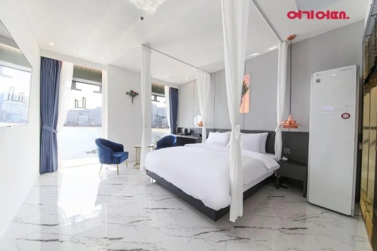 De Homme Hotel