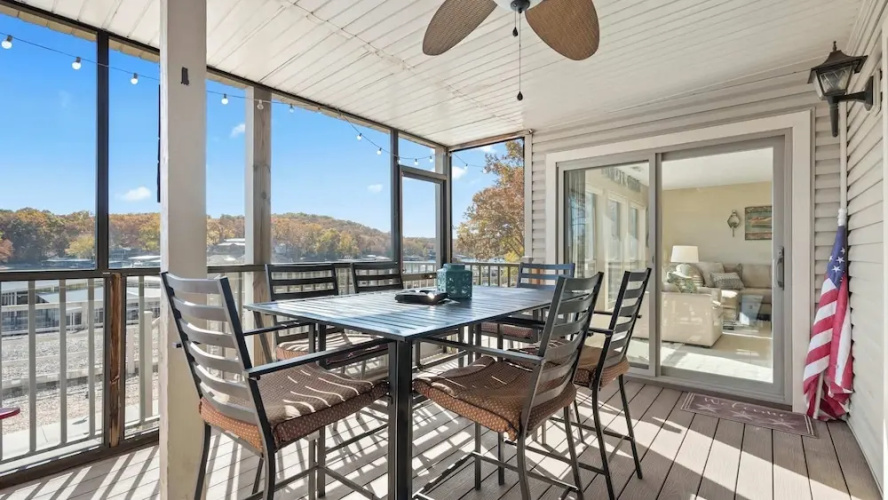 Easy Breezy Lakefront for 6