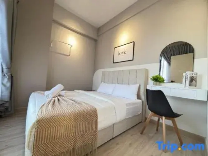 3 Bedrooms Double Suite with city view