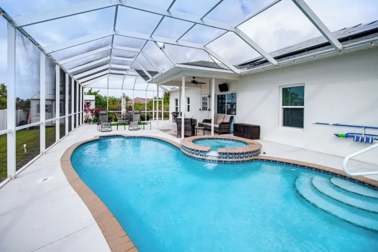 Lanai, Private Pool: Lehigh Acres Home