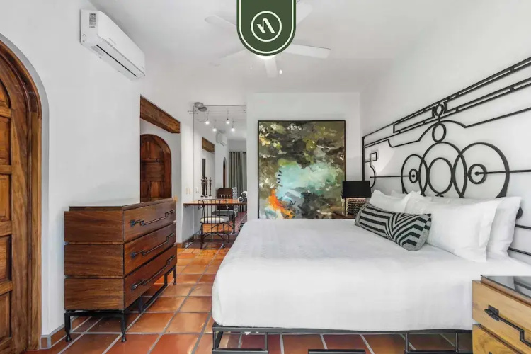 Stylish 2 BR Condo in Romantic Zone - Rooftop Pool
