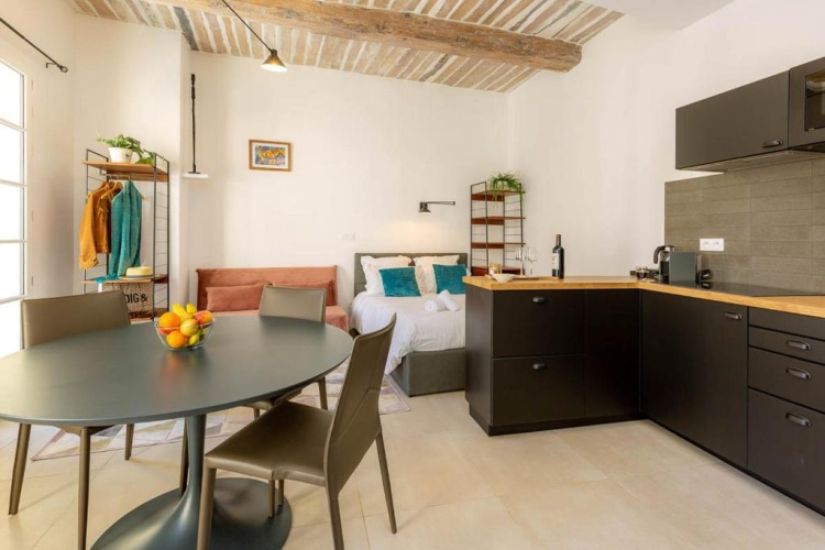 Apartment with balcony