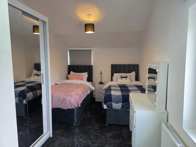 5 Beds, 7 Guests, Private Garden, Free Parking