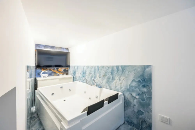 Mergellina Sea Studio with Jacuzzi
