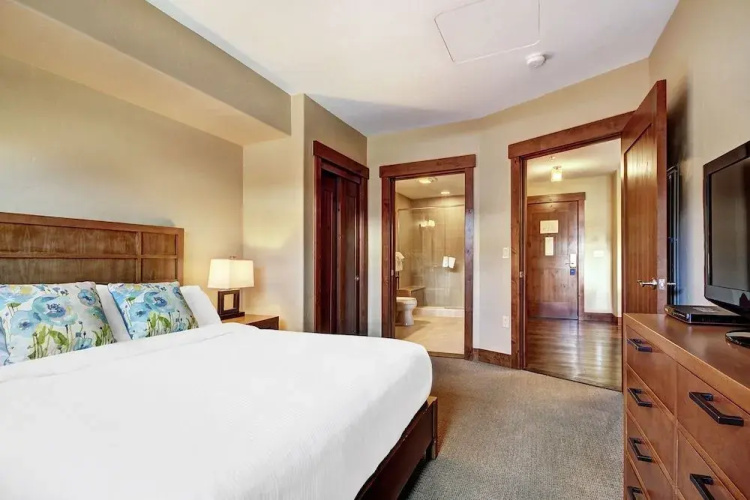 One Ski Hill Place S8211