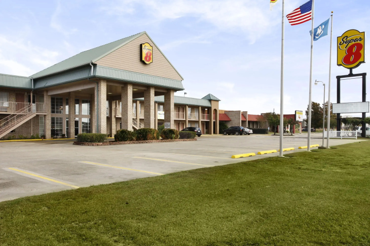 Super 8 By Wyndham New Iberia - New Iberia, LA