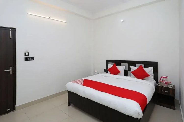 Hotel Alpine by OYO Rooms