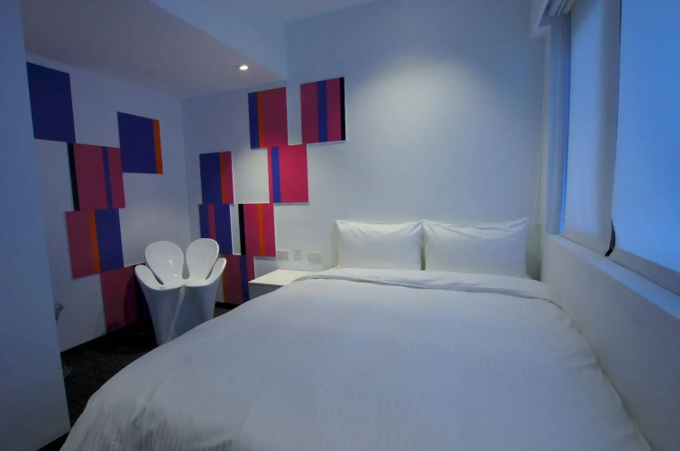 color fun inn