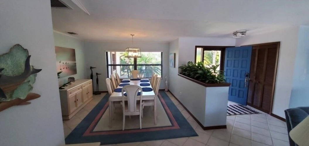 Dancin Dolphin 3 Bedroom Home by Redawning