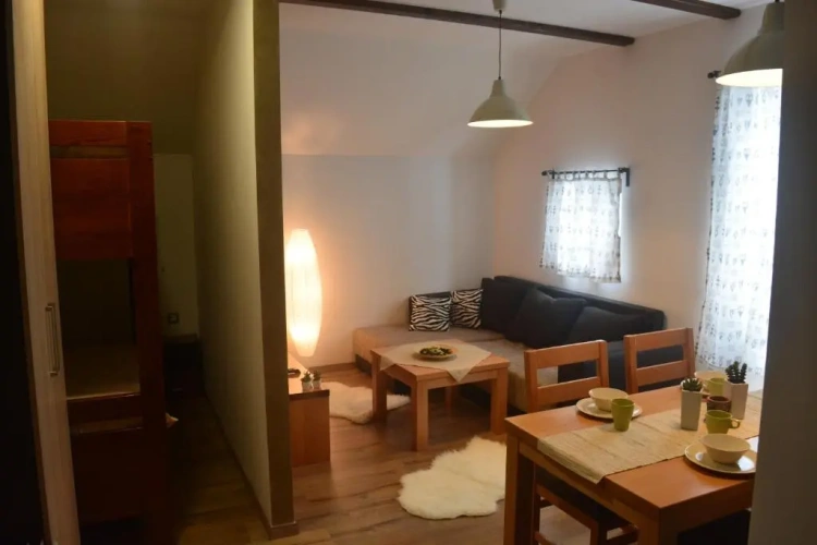 2 Bedrooms Apartment