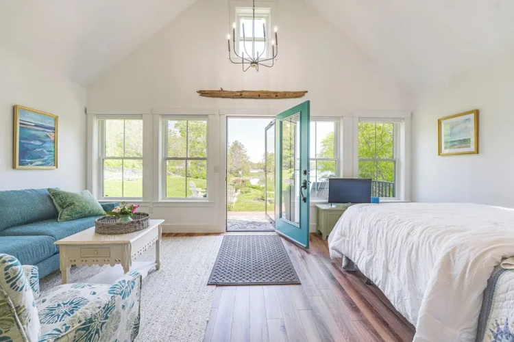 Oceanfront Studio w/ Private Dock in Harpswell!