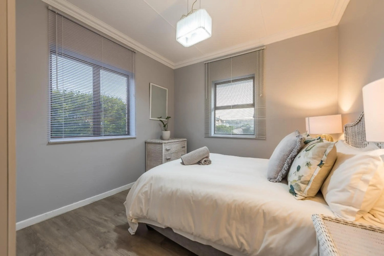 Beacon Wharf , George Hay 5 Seafront Accommodation