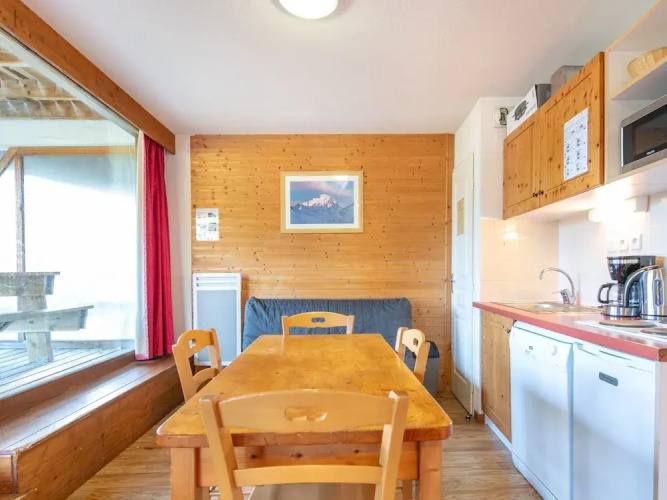 Serene Alpine Stay for 6 Guests