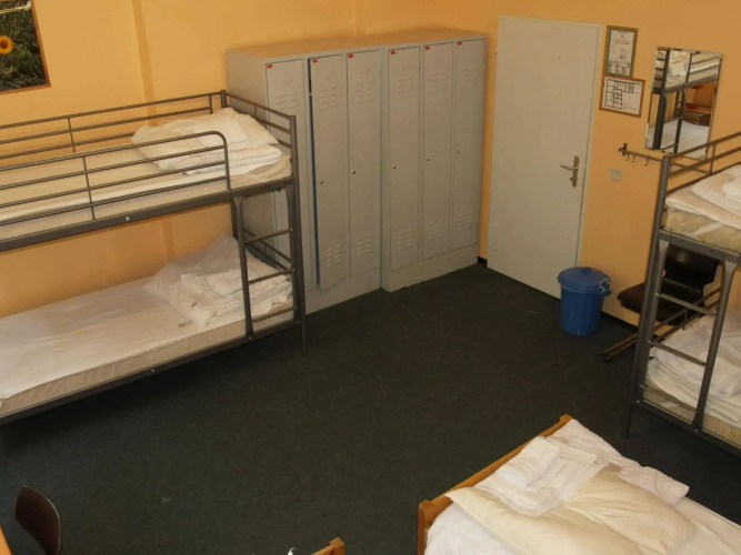 HappyGoLucky Hotel & Hostel