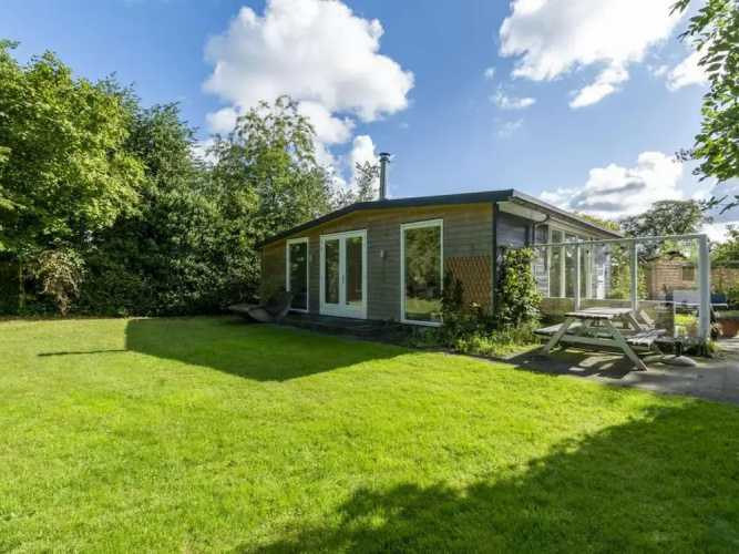 Modern and Luxurious Bungalow
