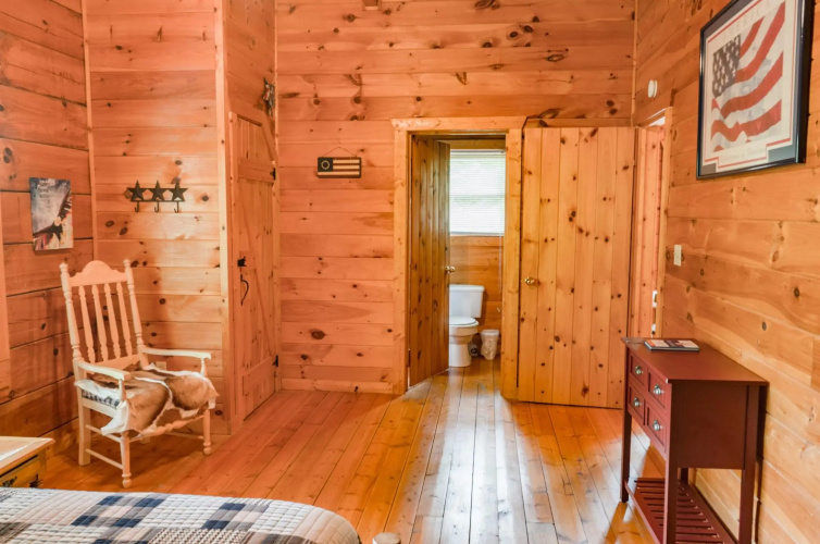 Hickory Lodge in Pigeon Forge