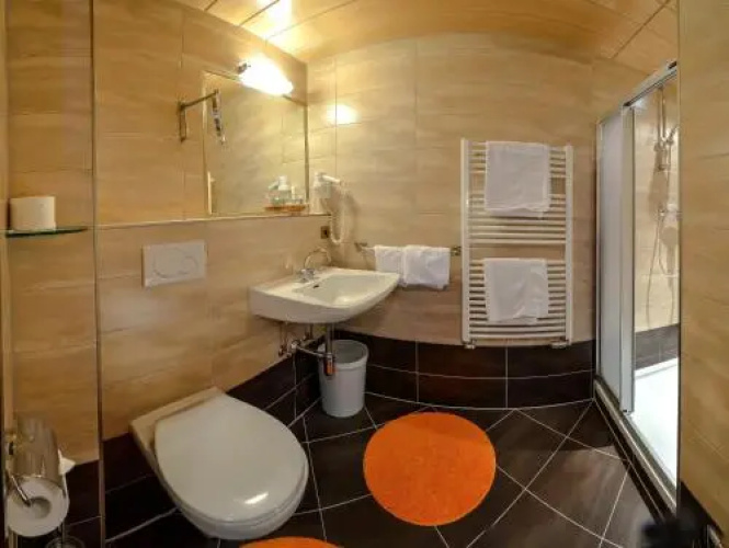 Hotel Vier - Studios & Restaurant