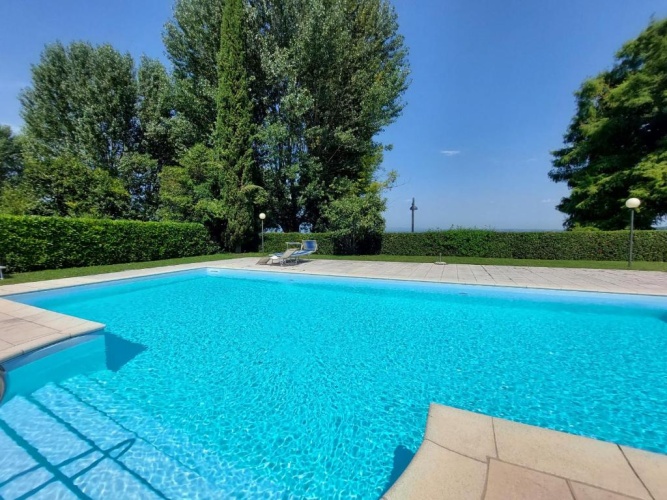 3 Bedrooms Apartment