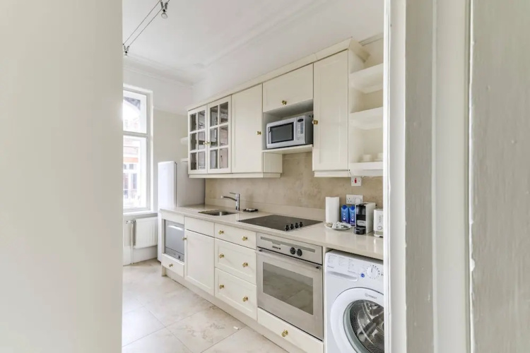 St. James / Westminster Apartment