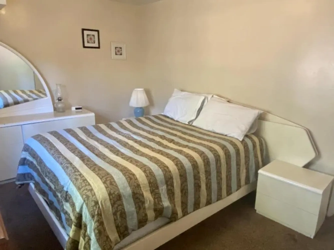4 Bedrooms Single Cottage
