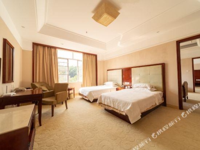 Deluxe Suite