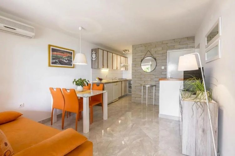 Apartments Matea - 20m from sea
