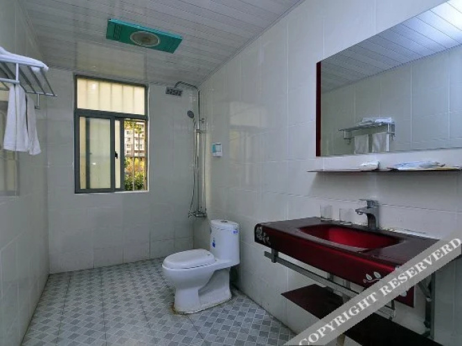 8 Tian Express Hotel