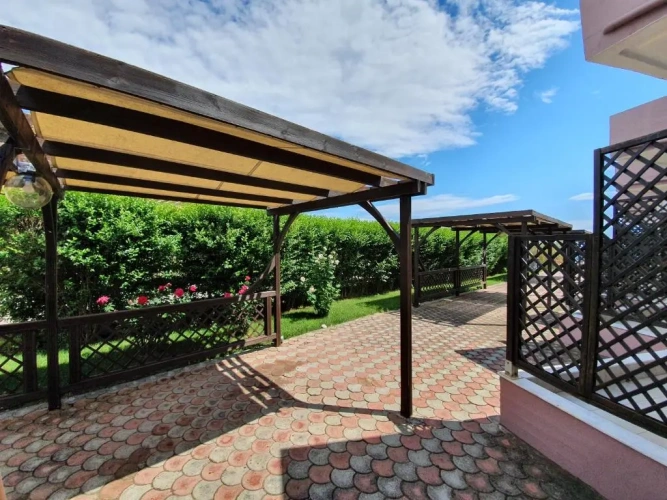 Standard Twin room with garden view