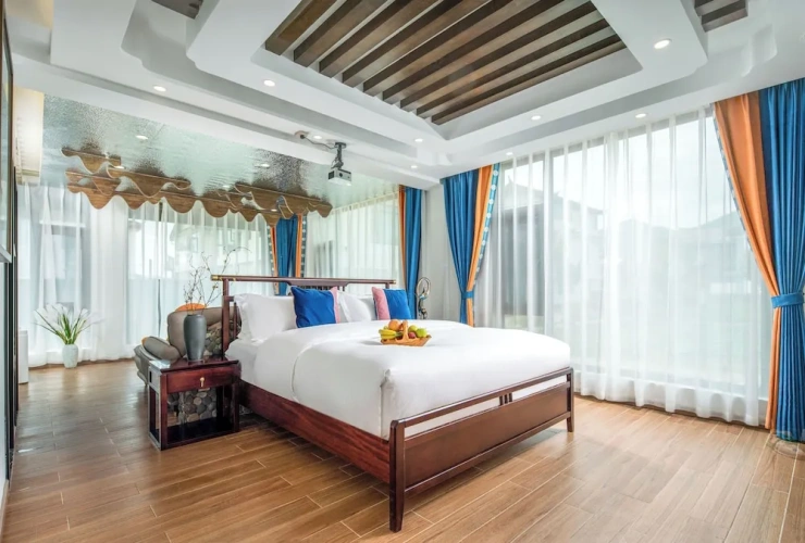 Standard Double Suite with land view