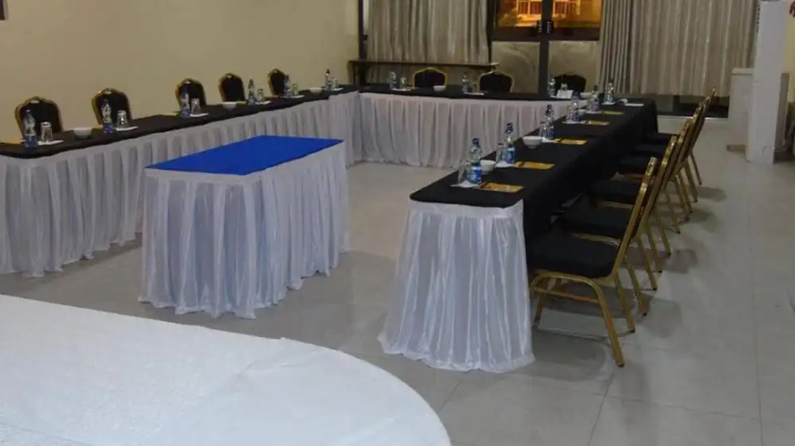 Two Oceans Hotel-Voi