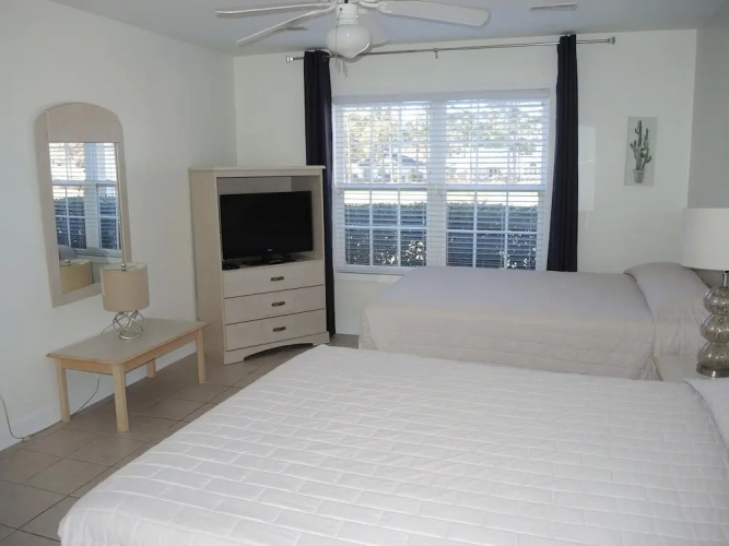 2301m 1 Bedroom Condo by RedAwning