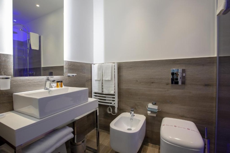 Deluxe Double room with partial sea view