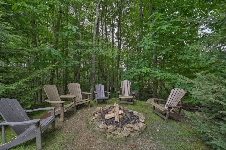 2 Decks & Fire Pit: Scenic Beech Mountain Retreat!